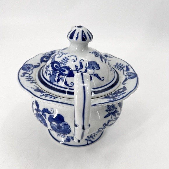 Vintage China Blue Onion for SEYMOUR MANN Covered Pedestal Bowl Dish - Picture 4 of 8